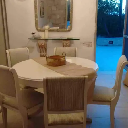 Filizi-naousa Cycladic House *